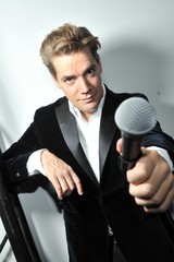 INTERVIEW: Pelle Almqvist (The Hives) 2