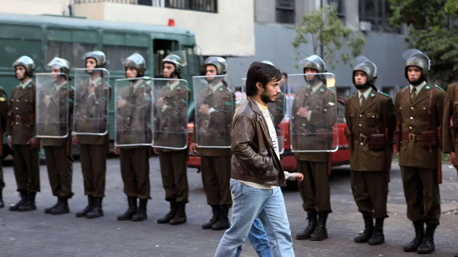 Gael Garcia Bernal Says No To General Pinochet - No Review 29 Gael Garcia Bernal Says No To General Pinochet - No Review 2