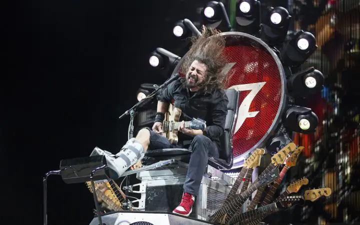 Foo Fighters Dave Grohl broke leg large