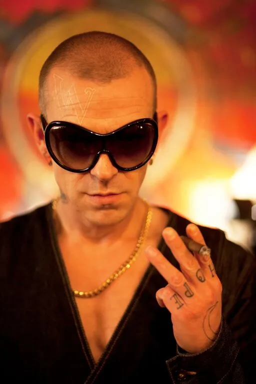 VIDEO PREMIERE: Adamski feat Betty Adewole - Dazed' n' Confused 22 VIDEO PREMIERE: Adamski feat Betty Adewole - Dazed' n' Confused 1