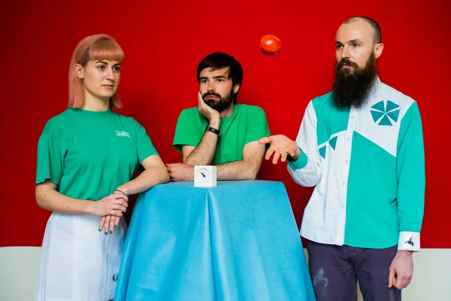 ALBUM PREMIERE: HMS Morris - Interior Design