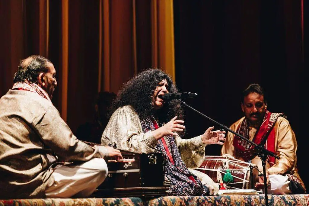 Abida Parveen ft. Nahid Siddiqi – Lyric Theatre, The Lowry, Salford (Manchester International Festival), 05/07/2019 25 Abida Parveen ft. Nahid Siddiqi – Lyric Theatre, The Lowry, Salford (Manchester International Festival), 05/07/2019 1