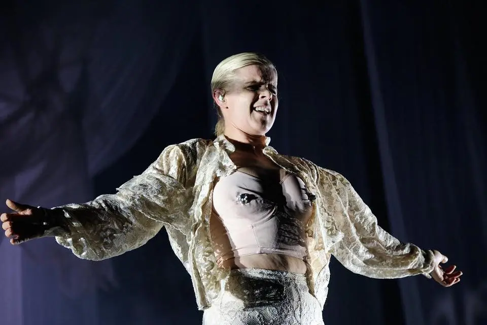 17E543E0 6C55 450E A50B 18242D373697