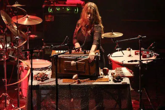 IN CONVERSATION: Mally Harpaz – Anna Calvi’s one-woman ‘orchestra’ plays her own kind of music, too 44 IN CONVERSATION: Mally Harpaz – Anna Calvi’s one-woman ‘orchestra’ plays her own kind of music, too