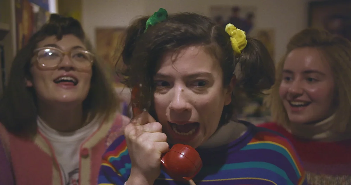 NEWS: Girl Ray share 80's prom inspired video for 'Friend Like That' 33 NEWS: Girl Ray share 80's prom inspired video for 'Friend Like That'