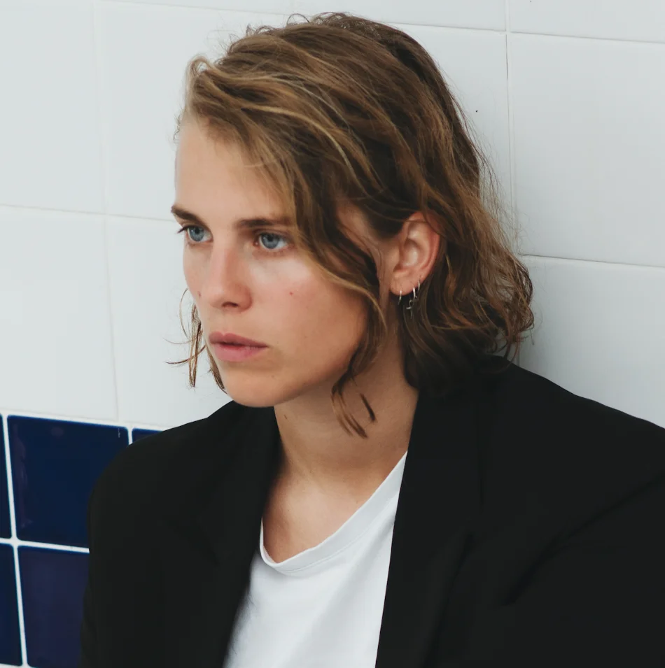NEWS: Marika Hackman announces details of 'Covers' album & Shares haunting version of Grimes' 'Realiti' 81 NEWS: Marika Hackman announces details of 'Covers' album & Shares haunting version of Grimes' 'Realiti'