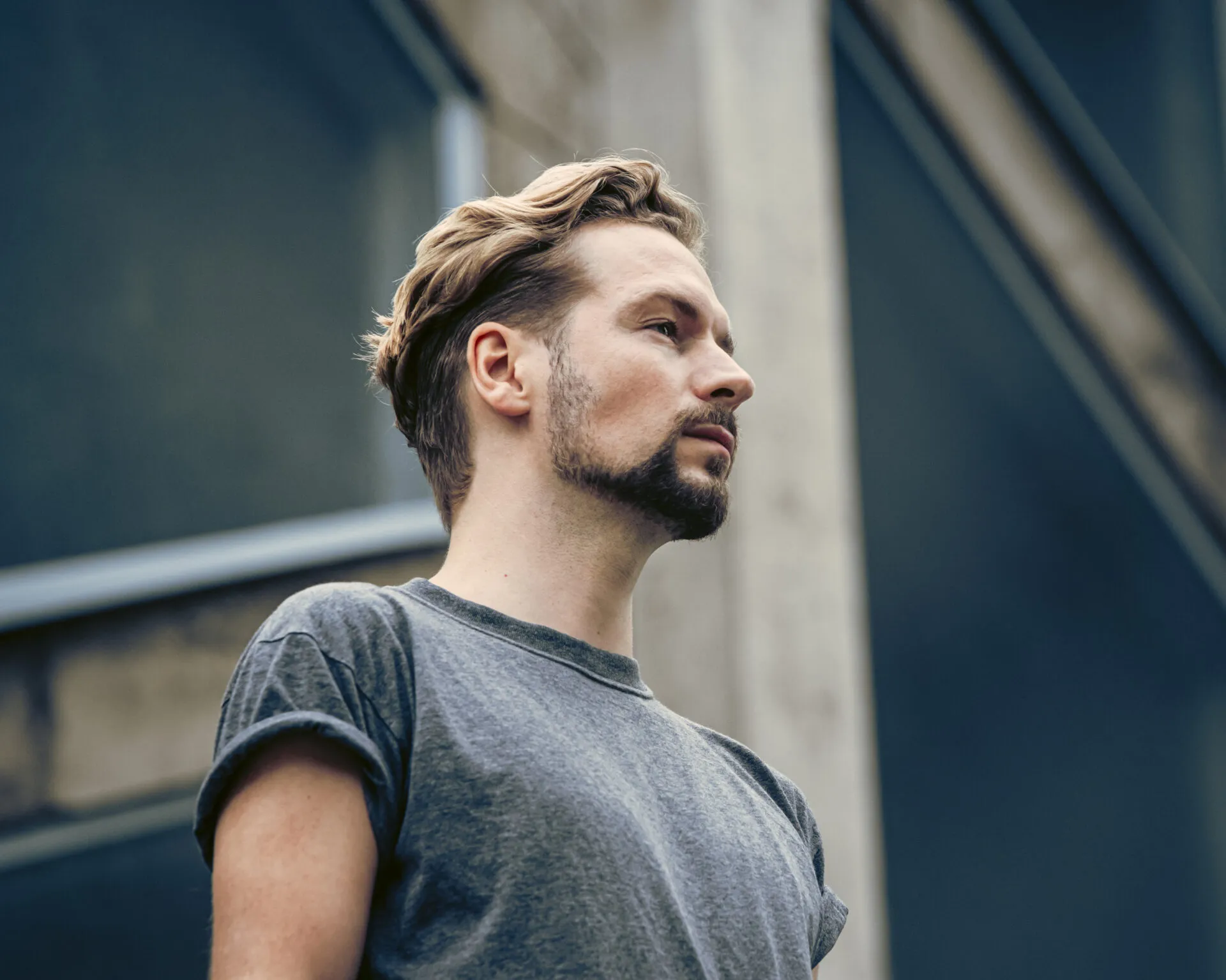 PREMIERE: Felix Rauber - 'AUTSIDER' Music Video 22 PREMIERE: Felix Rauber - 'AUTSIDER' Music Video