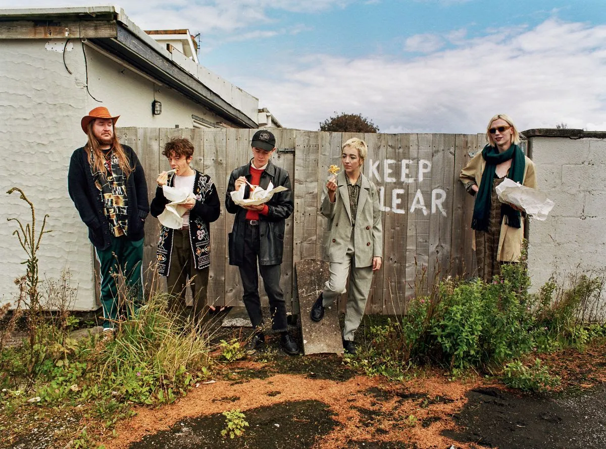 NEWS: Rosehip Teahouse share heart melting video for 'No Gloom'