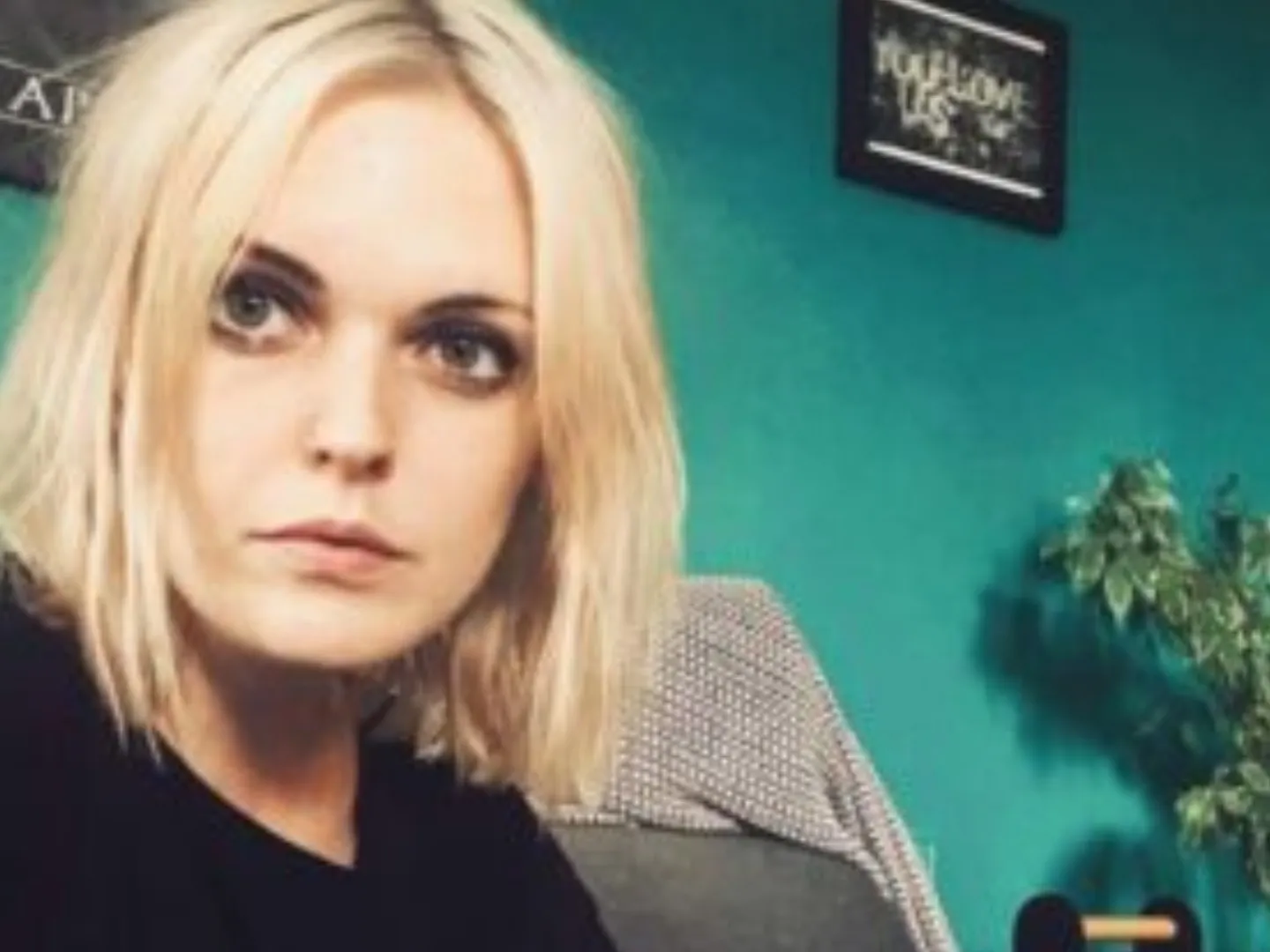 Desperate Journalist (Jo Bevan on 'Utopia') 1of3 39 Desperate Journalist (Jo Bevan on 'Utopia') 1of3 6