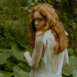 NEWS: Elanor Moss shares debut single 'Soundings' 2