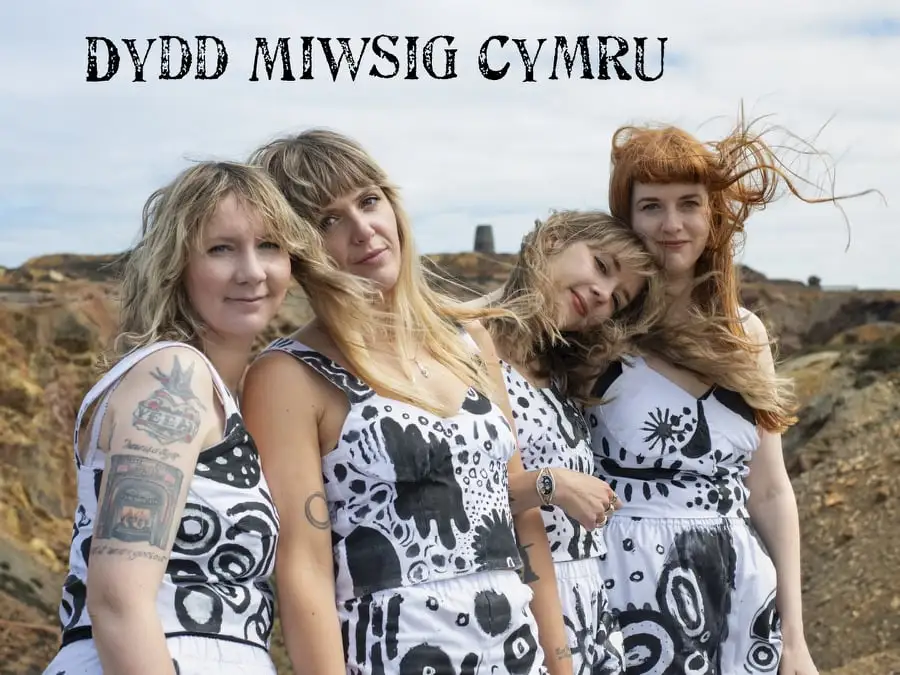 Welsh Language Music Day 2022 - Sister Wives 32 Welsh Language Music Day 2022 - Sister Wives