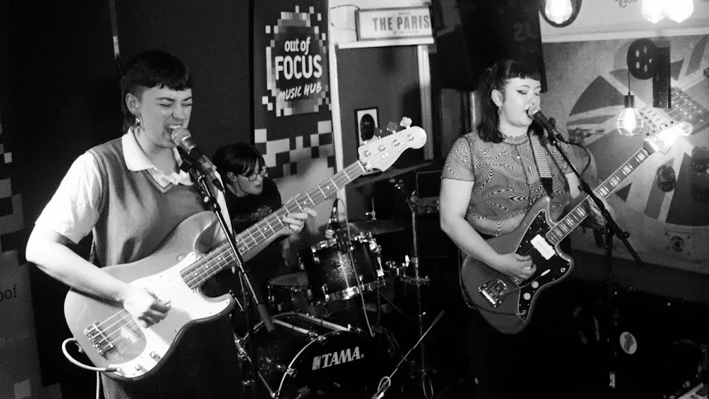 adwaith live body bw