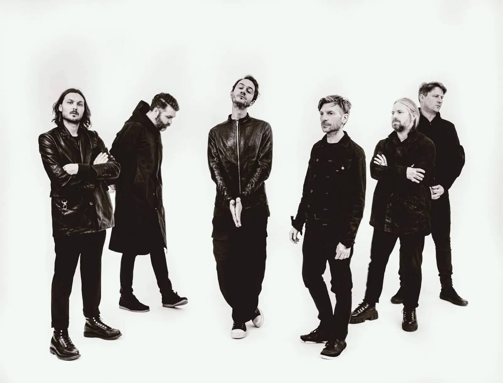 NEWS: Editors announce seventh studio album 'EBM' and share new single 'Karma Climb' 38 NEWS: Editors announce seventh studio album 'EBM' and share new single 'Karma Climb'