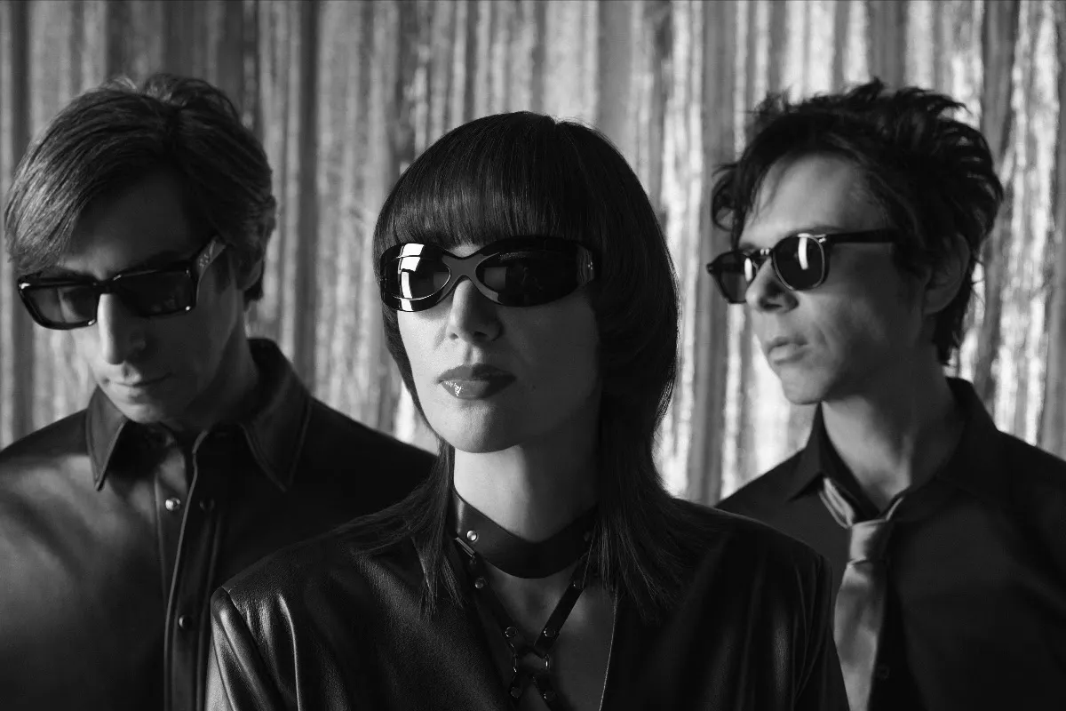 NEWS: Yeah Yeah Yeahs return with new album Cool It Down and single 'Spitting Off the Edge of the World' feat. Perfume Genius 24 NEWS: Yeah Yeah Yeahs return with new album Cool It Down and single 'Spitting Off the Edge of the World' feat. Perfume Genius