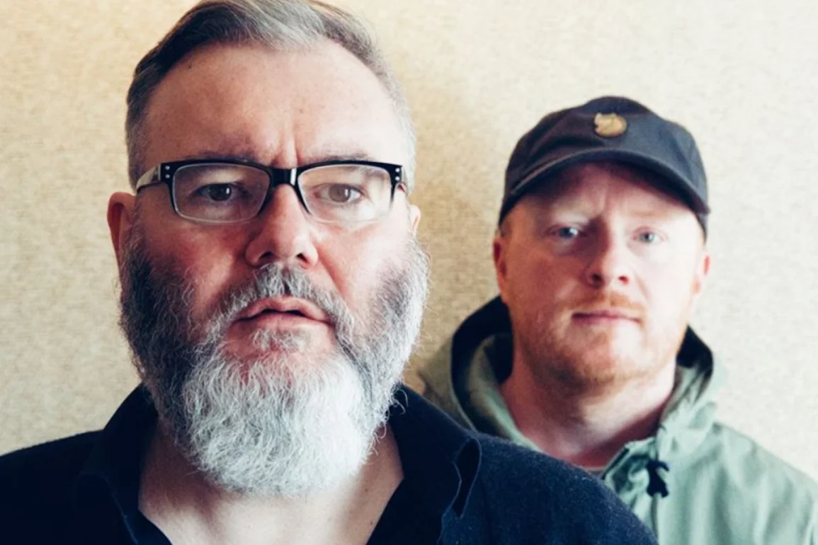 LIVE: Arab Strap / Iona Zajac - Edinburgh International Festival, Leith Theatre, 19/08/2022