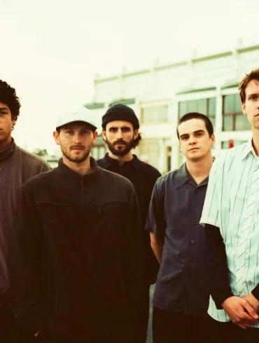 NEWS: dust announce their debut EP, share new single 'Ward 52' and confirm UK and EU dates with Hockey Dad 29 NEWS: dust announce their debut EP, share new single 'Ward 52' and confirm UK and EU dates with Hockey Dad