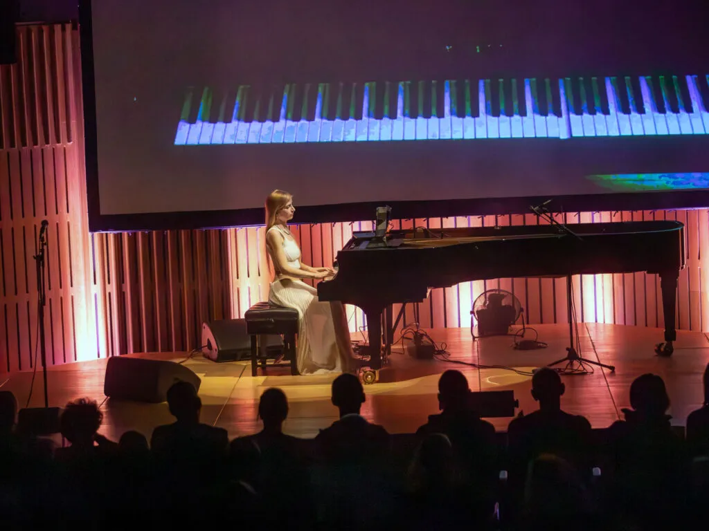 LIVE: Kelly Moran – Howard Assembly Room, Leeds, 21/04/2024 23 020 Enhanced NR 1