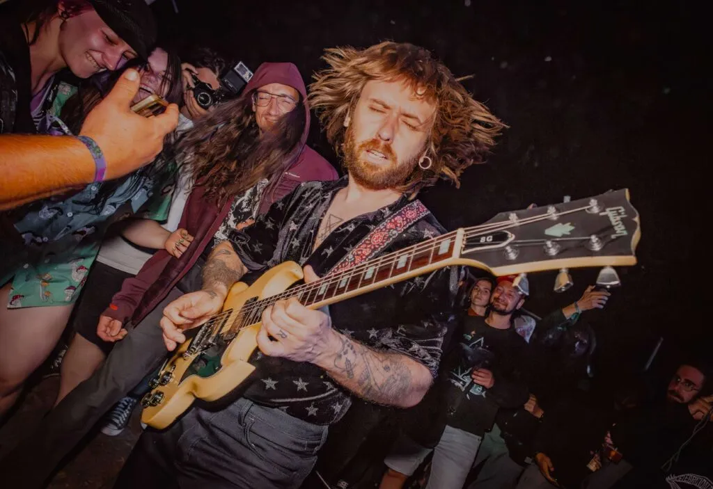 Kadavar guitarist out in the crowd.