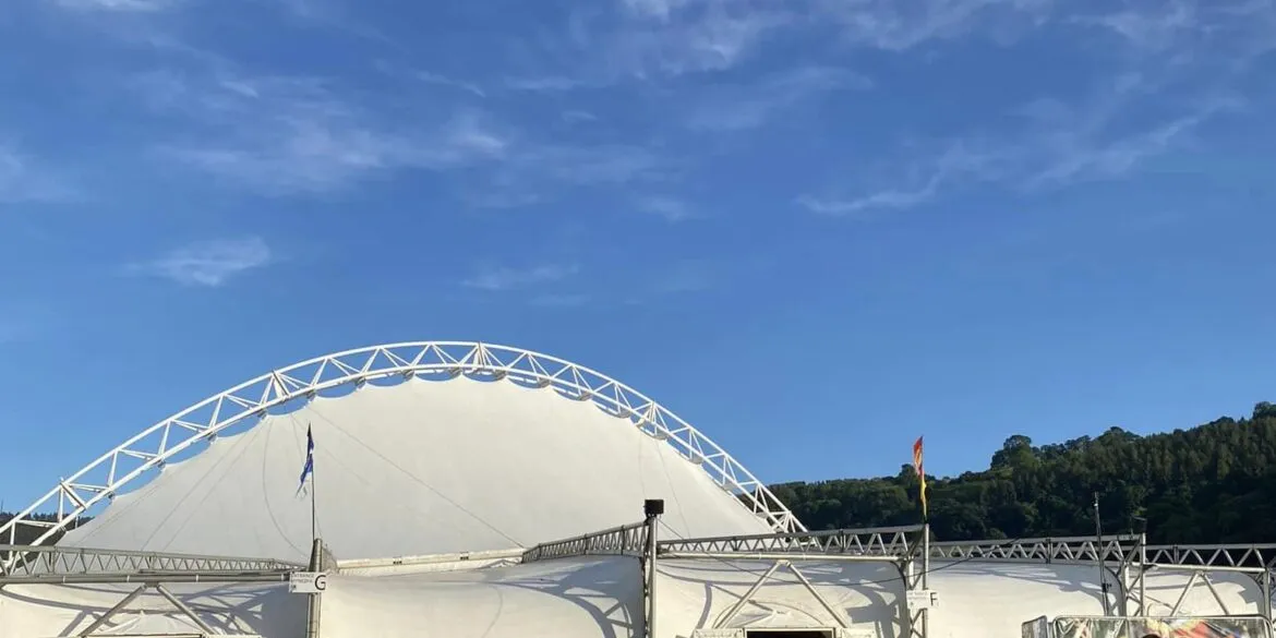 LIVE: Manic Street Preachers / Suede - Llangollen Pavilion, 28/06/2024 22 Llangollen N Wright