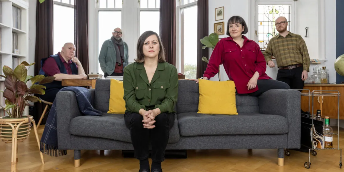 NEWS: Camera Obscura to release 'Look to the Demos' digitally ahead of European tour 25 Camera Obscura 3