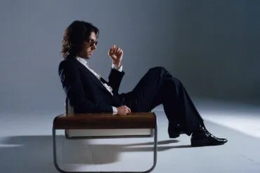 Cosmic Crooner Press Pic CHAIR 2 copy