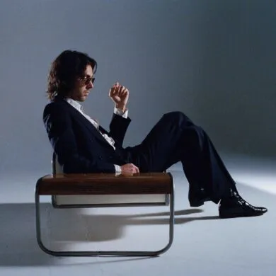 Cosmic Crooner Press Pic CHAIR 2 copy