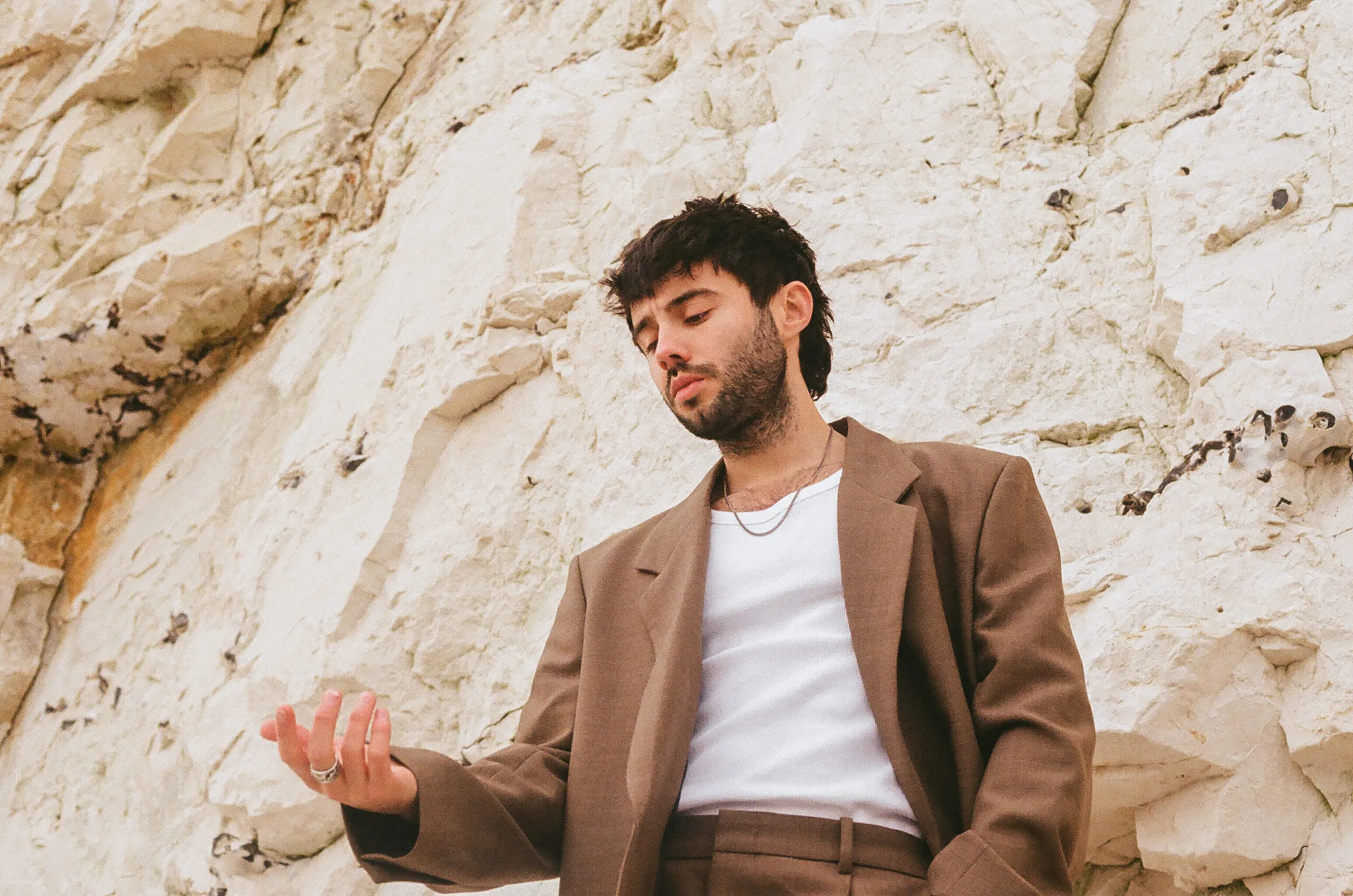 NEWS: Somebody's Child releases new single 'Last Night I Held Your Hand' and confirms instore dates 22 The singer songwriter Somebody's Child