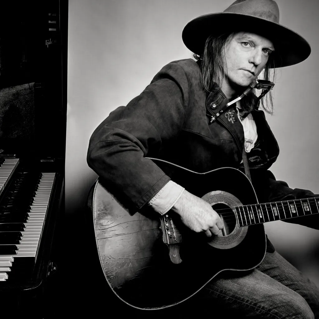 ANTON NEWCOMBE guitar keys 2 Credit Francis Dalacroix