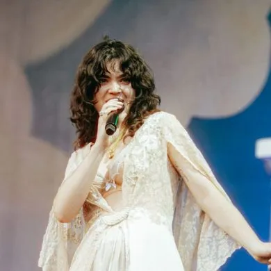 SAT CHLOE HASHEMI TRUCK TRUCK STAGE LAST DINNER PARTY CH1 4316.CR3 1 e1757025852763