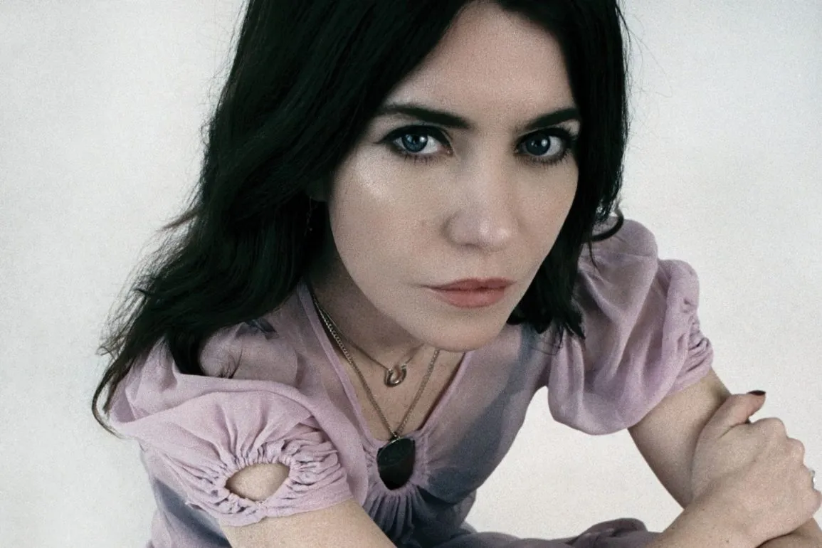 NEWS: Laura-Mary Carter shares new video for hook-laden strut of 'Four Letter Words' ahead of debut solo LP + headline shows 23 lauramary e1758892315768