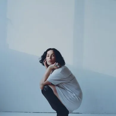 KELLY LEE OWENS KELLY EP PRESS SHOT credit Adam Titchener