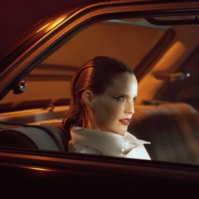 anna calvi@2000x1270 1392x884 1