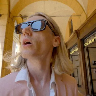 EXCLUSIVE: 2080s 'All My Friends Are Famous' Premiere 25 Walk Close up STILL